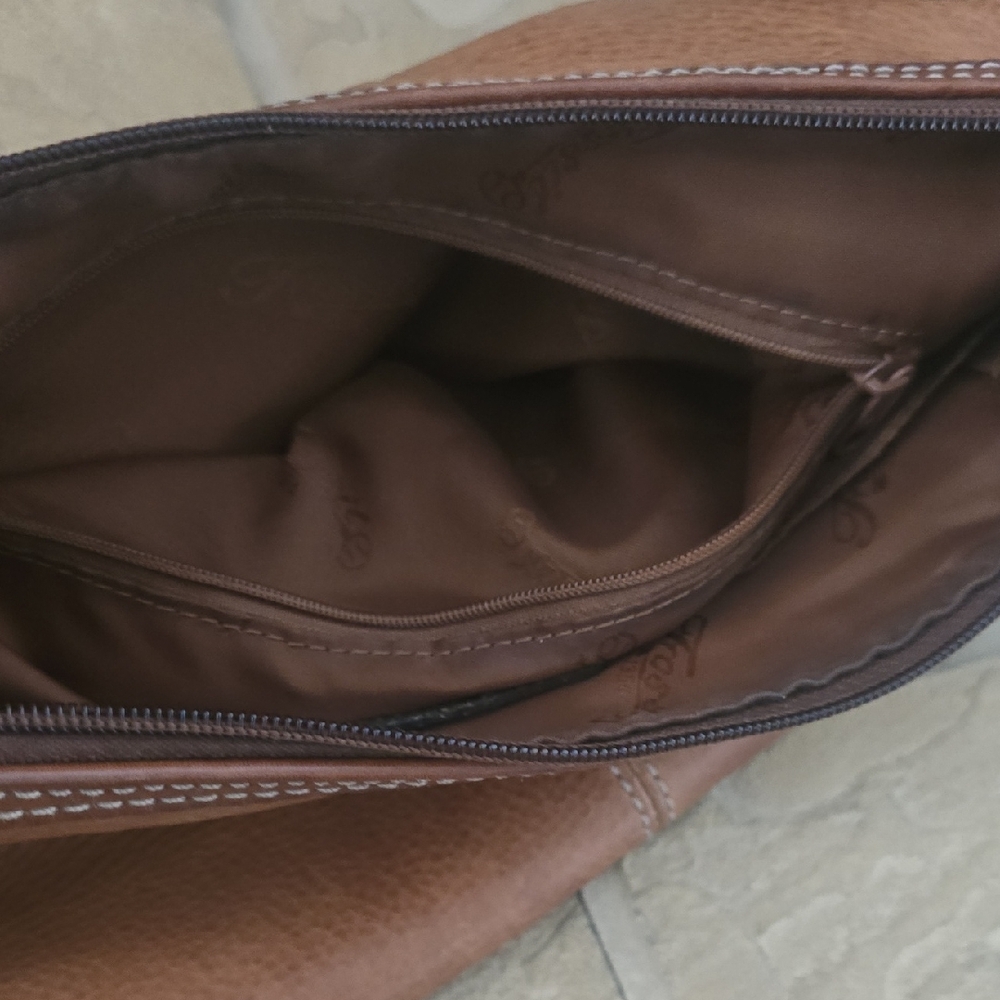 Fossill Classic Brown Leather Shoulder Bag - Picture 8 of 10